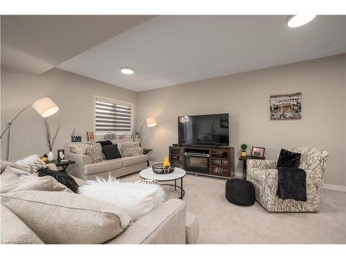 657 Gwen Avenue, Kingston, ON - Indoor Photo Showing Living Room