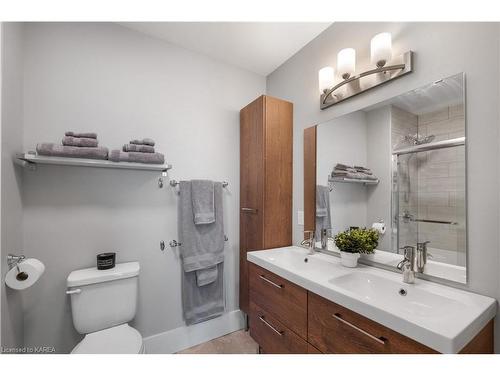 501-130 Water Street, Gananoque, ON - Indoor Photo Showing Bathroom