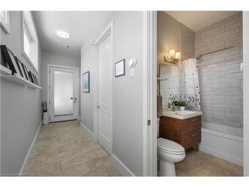 501-130 Water Street, Gananoque, ON - Indoor Photo Showing Bathroom