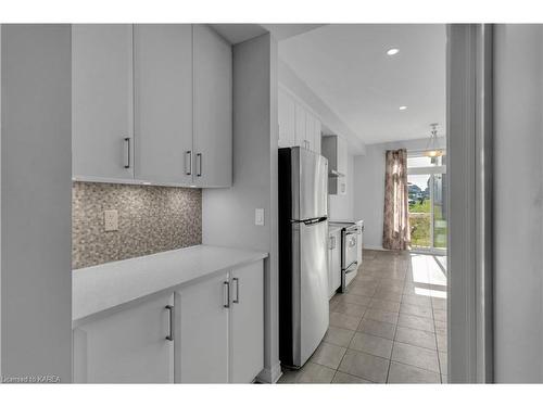 1239 Waterside Way, Kingston, ON - Indoor Photo Showing Kitchen