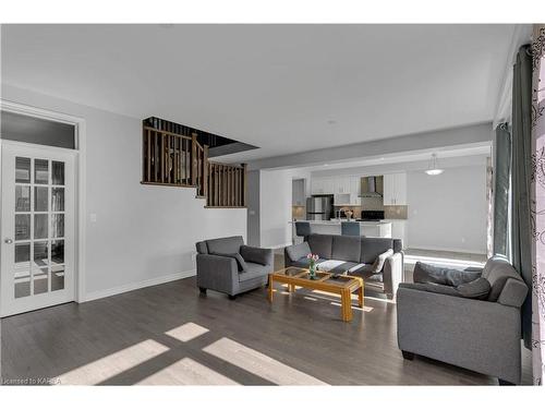 1239 Waterside Way, Kingston, ON - Indoor Photo Showing Living Room