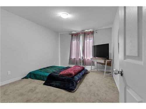 1239 Waterside Way, Kingston, ON - Indoor Photo Showing Bedroom