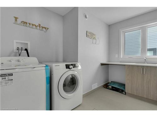 1239 Waterside Way, Kingston, ON - Indoor Photo Showing Laundry Room