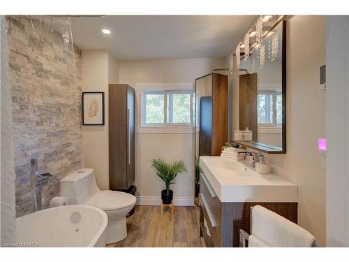 364 Brock Street, Gananoque, ON - Indoor Photo Showing Bathroom