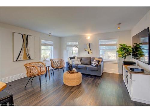 364 Brock Street, Gananoque, ON - Indoor Photo Showing Living Room