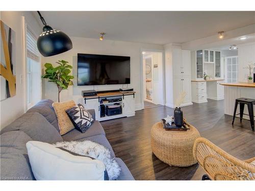 364 Brock Street, Gananoque, ON - Indoor Photo Showing Living Room