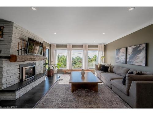 792 Sterling Avenue, Kingston, ON - Indoor Photo Showing Living Room With Fireplace