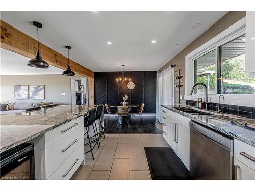 792 Sterling Avenue, Kingston, ON - Indoor Photo Showing Kitchen With Upgraded Kitchen