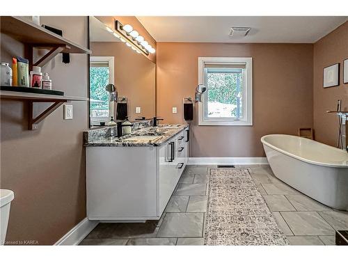 792 Sterling Avenue, Kingston, ON - Indoor Photo Showing Bathroom