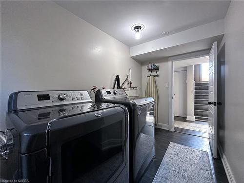 792 Sterling Avenue, Kingston, ON - Indoor Photo Showing Laundry Room