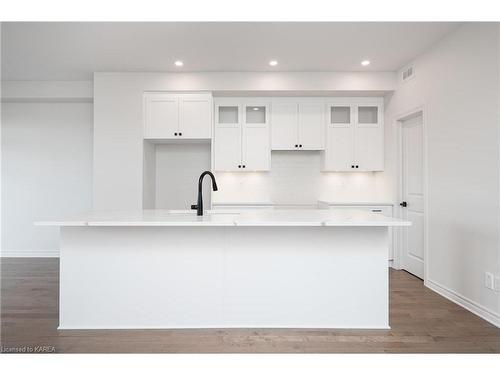 1515 Scarlet Street, Kingston, ON - Indoor Photo Showing Kitchen