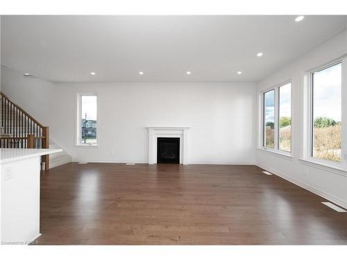 1515 Scarlet Street, Kingston, ON - Indoor Photo Showing Living Room With Fireplace