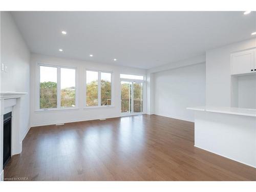 1515 Scarlet Street, Kingston, ON - Indoor Photo Showing Living Room With Fireplace