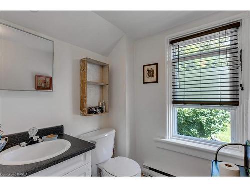 430 King Street W, Gananoque, ON - Indoor Photo Showing Bathroom