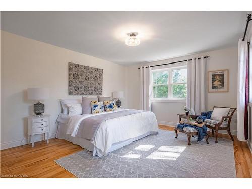 95 Livingston Avenue, Kingston, ON - Indoor Photo Showing Bedroom