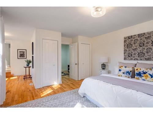 95 Livingston Avenue, Kingston, ON - Indoor Photo Showing Bedroom