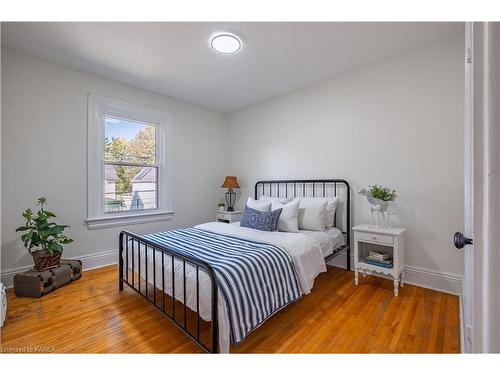 95 Livingston Avenue, Kingston, ON - Indoor Photo Showing Bedroom