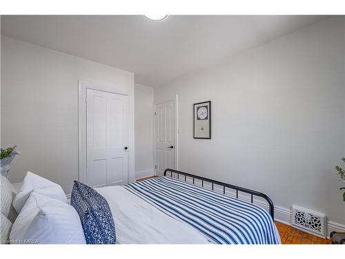 95 Livingston Avenue, Kingston, ON - Indoor Photo Showing Bedroom