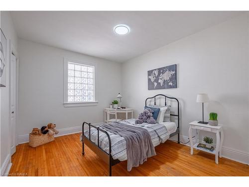 95 Livingston Avenue, Kingston, ON - Indoor Photo Showing Bedroom