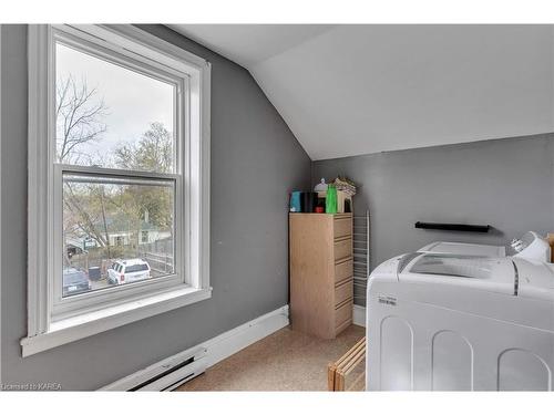 30-32-34 Victoria Avenue, Gananoque, ON - Indoor Photo Showing Laundry Room