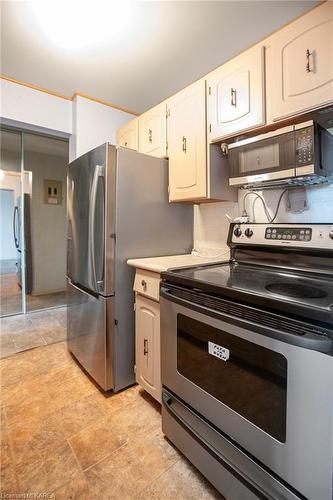 410-334 Queen Mary Road, Kingston, ON - Indoor Photo Showing Kitchen