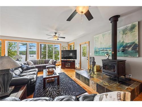 441B Maccomish Lane, Perth Road Village, ON - Indoor Photo Showing Living Room