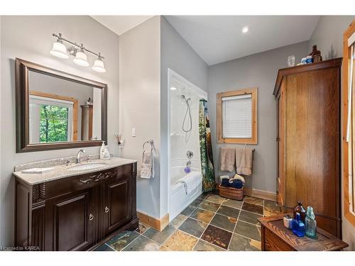 441B Maccomish Lane, Perth Road Village, ON - Indoor Photo Showing Bathroom