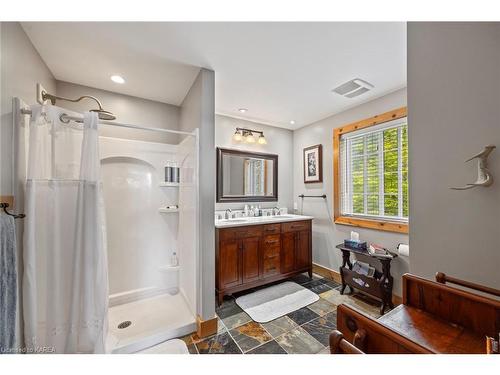 441B Maccomish Lane, Perth Road Village, ON - Indoor Photo Showing Bathroom