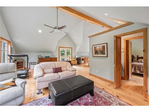 441B Maccomish Lane, Perth Road Village, ON - Indoor Photo Showing Living Room