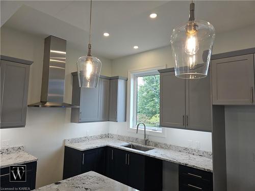 1442 Sproule Street, Kingston, ON - Indoor Photo Showing Kitchen With Upgraded Kitchen