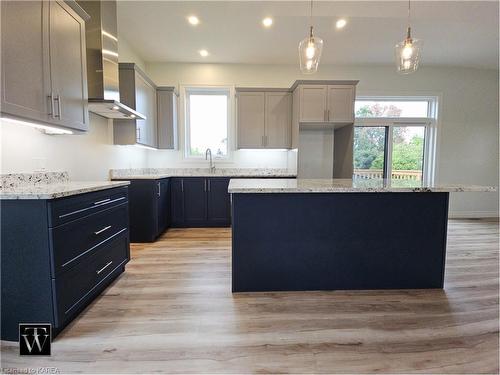 1442 Sproule Street, Kingston, ON - Indoor Photo Showing Kitchen With Upgraded Kitchen