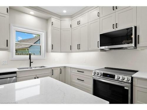 16 Palace Road, Napanee, ON - Indoor Photo Showing Kitchen With Double Sink With Upgraded Kitchen