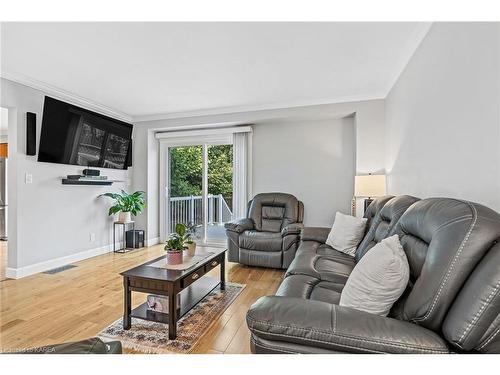 964 Prestwick Crescent, Kingston, ON - Indoor Photo Showing Living Room