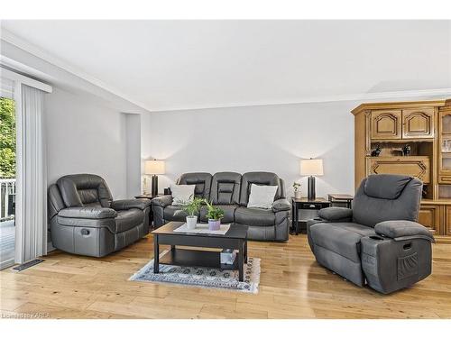 964 Prestwick Crescent, Kingston, ON - Indoor Photo Showing Living Room