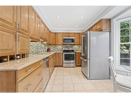 964 Prestwick Crescent, Kingston, ON - Indoor Photo Showing Kitchen