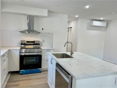 1-747 Grouse Crescent, Kingston, ON - Indoor Photo Showing Kitchen