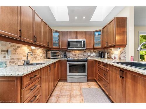 1091 Cliffside Drive, Kingston, ON - Indoor Photo Showing Kitchen