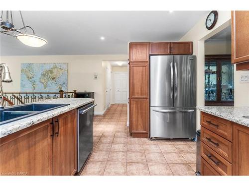 1091 Cliffside Drive, Kingston, ON - Indoor Photo Showing Kitchen With Double Sink