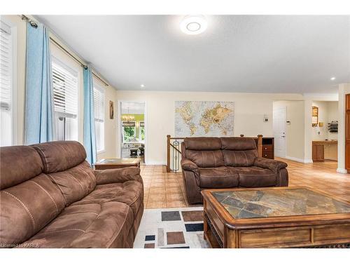 1091 Cliffside Drive, Kingston, ON - Indoor Photo Showing Living Room