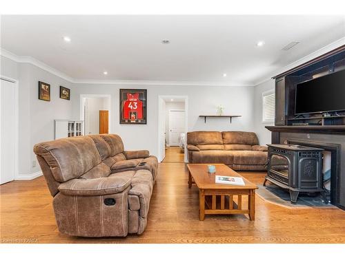 1091 Cliffside Drive, Kingston, ON - Indoor Photo Showing Living Room