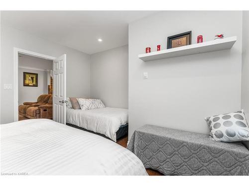 1091 Cliffside Drive, Kingston, ON - Indoor Photo Showing Bedroom