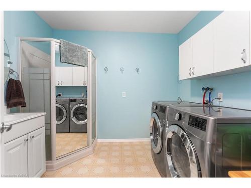 1091 Cliffside Drive, Kingston, ON - Indoor Photo Showing Laundry Room