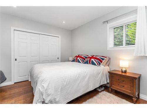 1091 Cliffside Drive, Kingston, ON - Indoor Photo Showing Bedroom