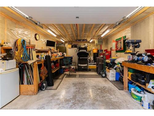 1091 Cliffside Drive, Kingston, ON - Indoor Photo Showing Garage