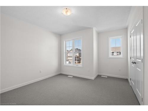 107 Gildersleeve Boulevard, Bath, ON - Indoor Photo Showing Other Room