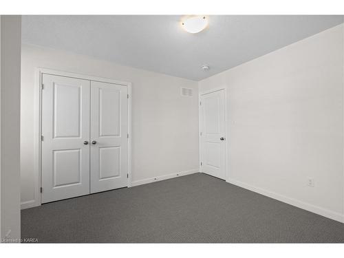 107 Gildersleeve Boulevard, Bath, ON - Indoor Photo Showing Other Room