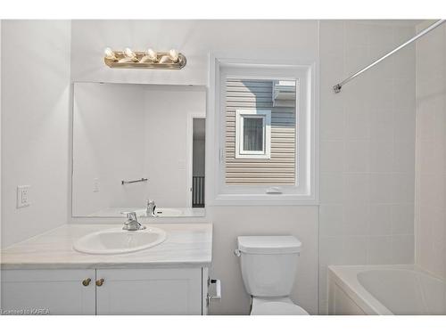 107 Gildersleeve Boulevard, Bath, ON - Indoor Photo Showing Bathroom