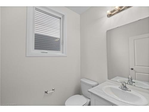 107 Gildersleeve Boulevard, Bath, ON - Indoor Photo Showing Bathroom