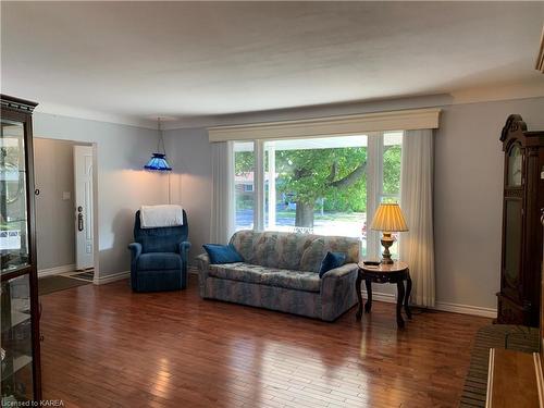 329 Glen Castle Road, Kingston, ON - Indoor Photo Showing Living Room