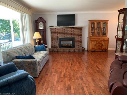 329 Glen Castle Road, Kingston, ON - Indoor Photo Showing Living Room With Fireplace